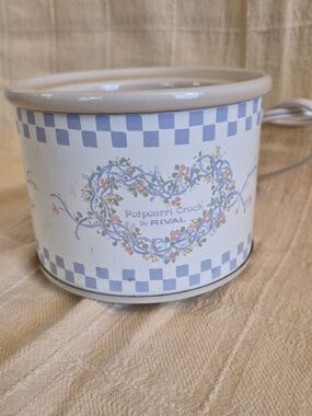 Vintage Rival Potpourri Crock in Blue Floral